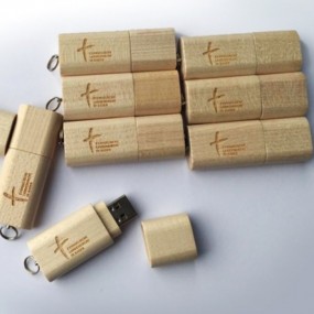 USB-Sticks Holz mit Ihrem Logo individuell als Werbeart...